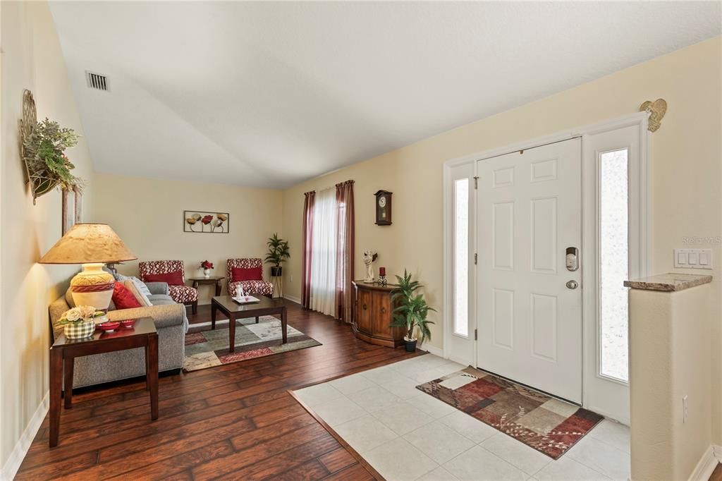 En Venta: $499,900 (3 camas, 2 baños, 2020 Pies cuadrados)