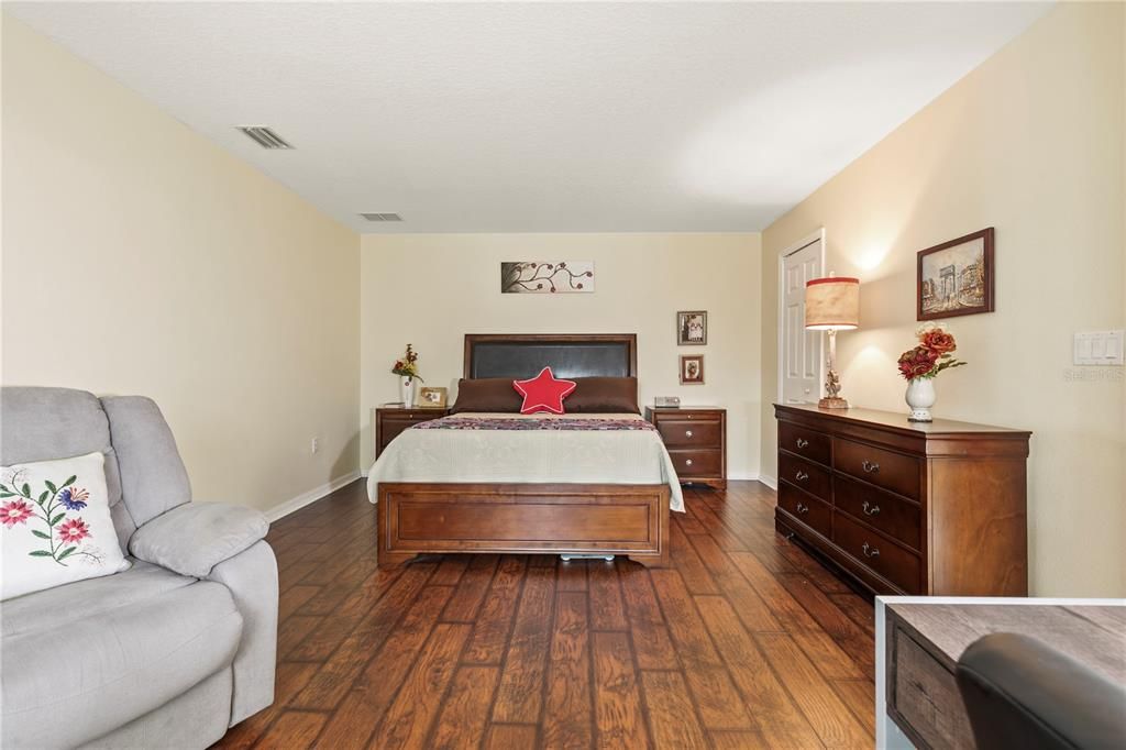 En Venta: $499,900 (3 camas, 2 baños, 2020 Pies cuadrados)