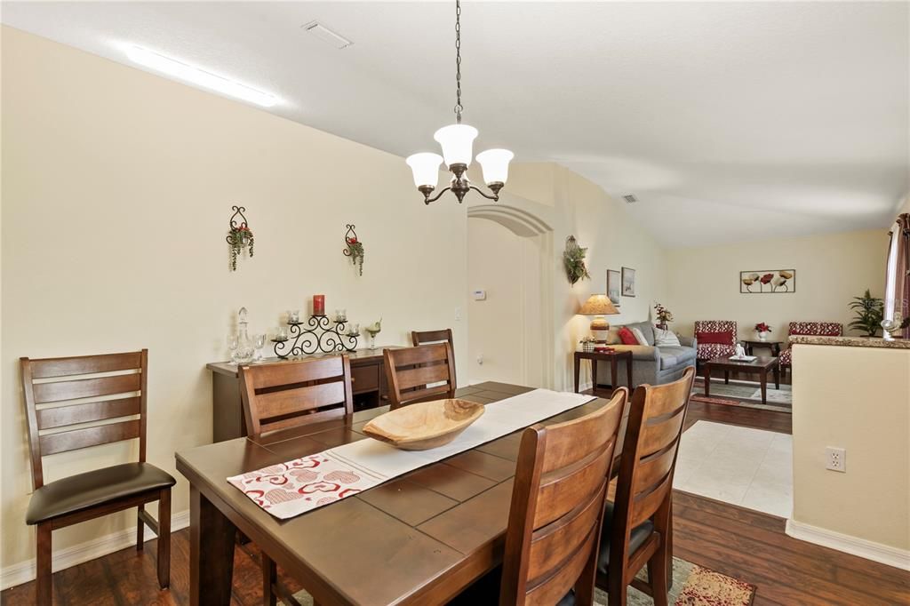 En Venta: $499,900 (3 camas, 2 baños, 2020 Pies cuadrados)