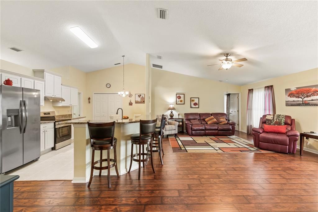 En Venta: $499,900 (3 camas, 2 baños, 2020 Pies cuadrados)