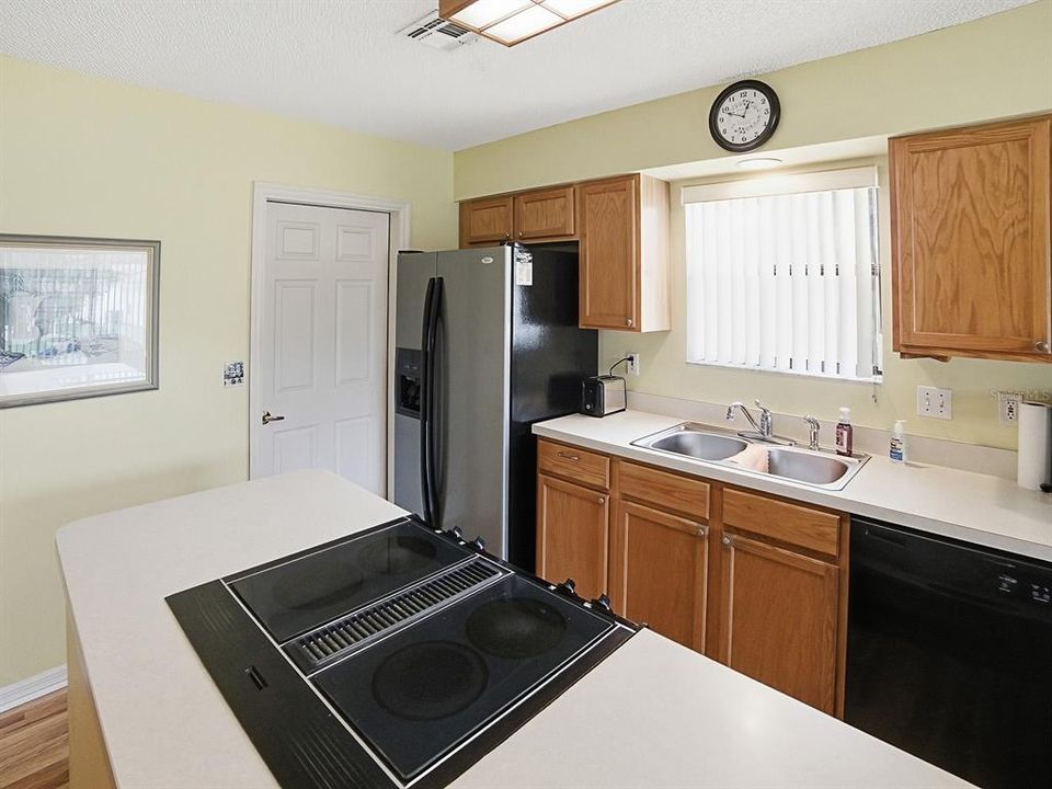 For Sale: $216,247 (2 beds, 2 baths, 1348 Square Feet)