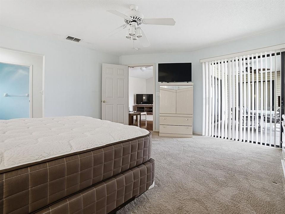 For Sale: $216,247 (2 beds, 2 baths, 1348 Square Feet)