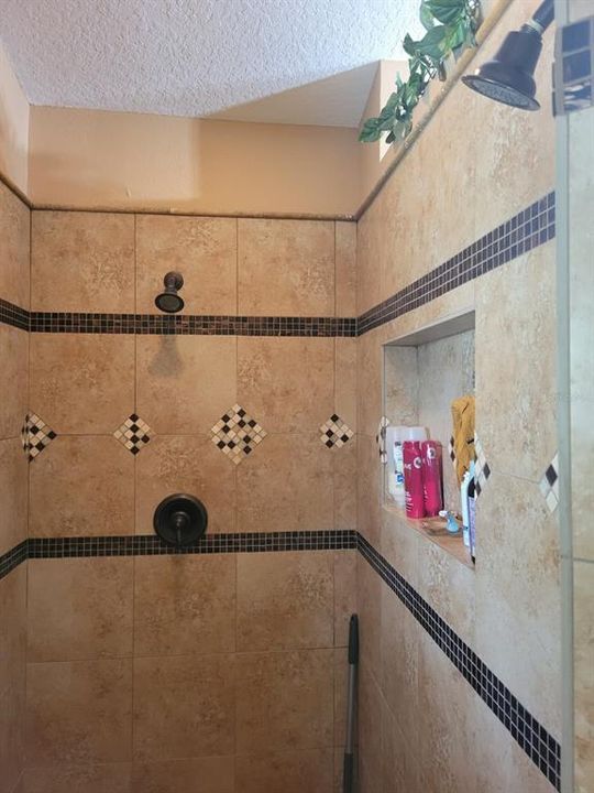 En Venta: $450,000 (3 camas, 2 baños, 1618 Pies cuadrados)