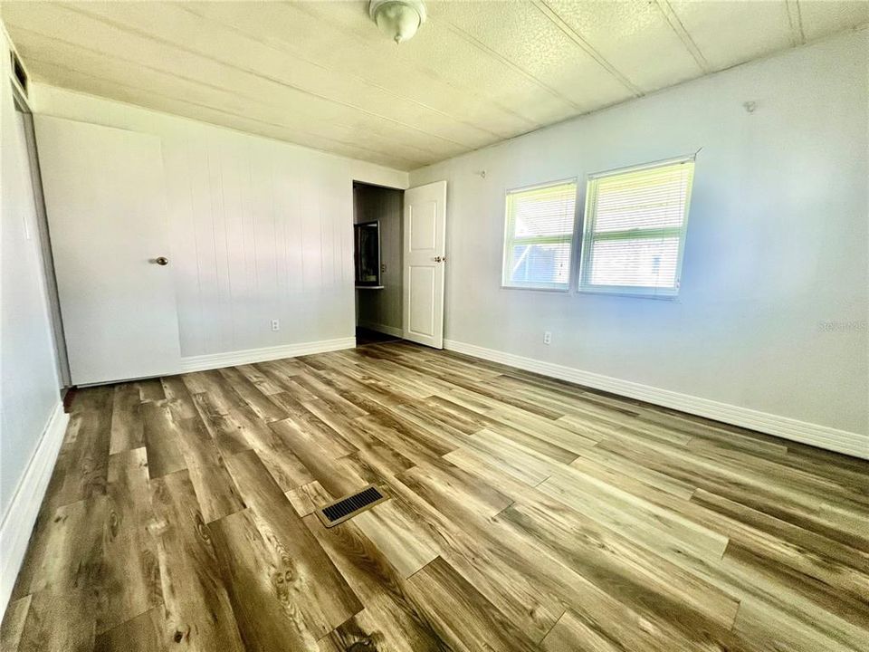 For Sale: $89,000 (2 beds, 2 baths, 1110 Square Feet)