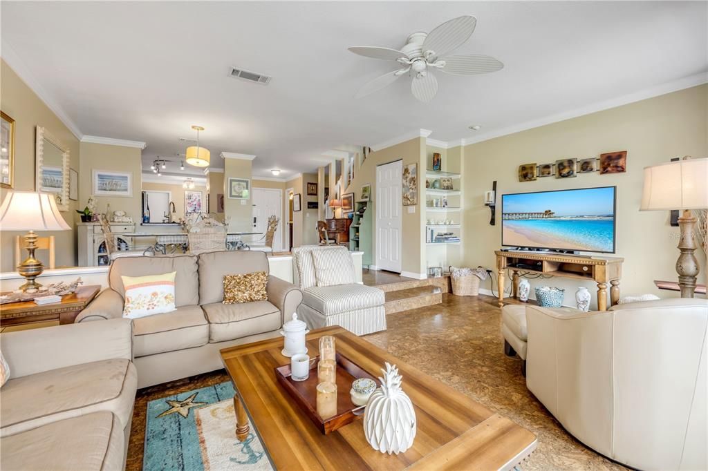 For Sale: $285,000 (2 beds, 2 baths, 1638 Square Feet)