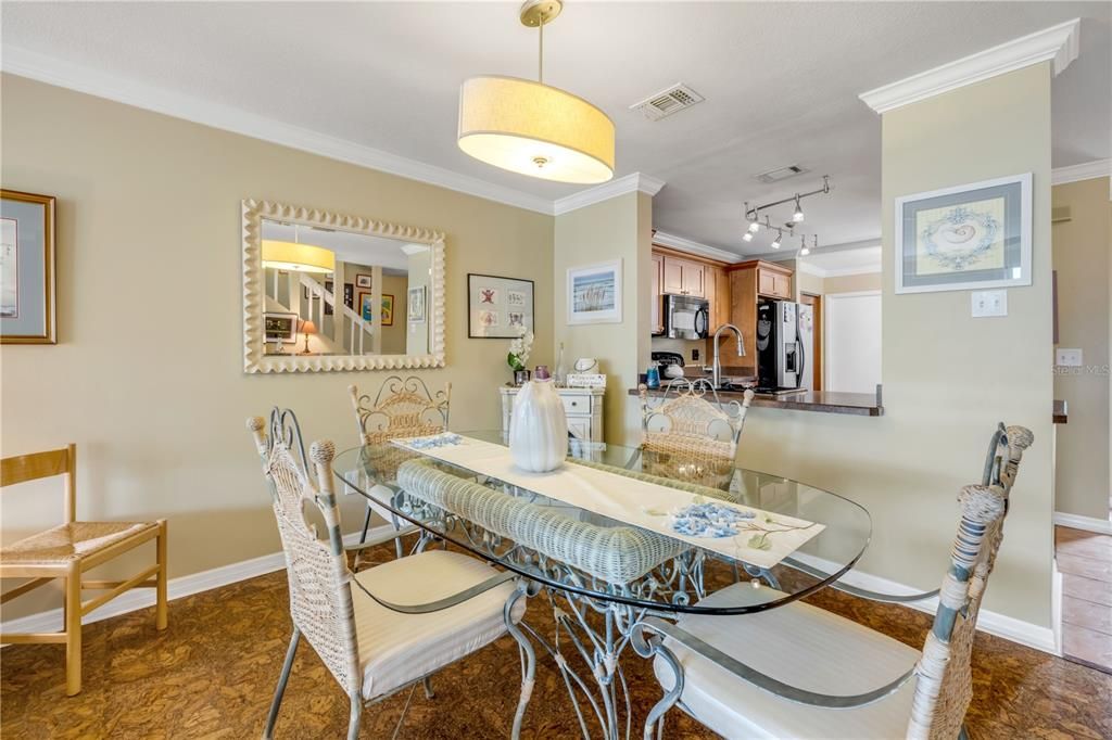For Sale: $285,000 (2 beds, 2 baths, 1638 Square Feet)