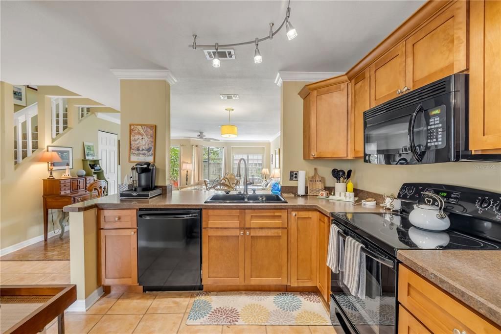 For Sale: $285,000 (2 beds, 2 baths, 1638 Square Feet)