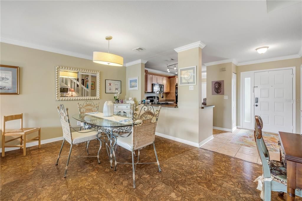 For Sale: $285,000 (2 beds, 2 baths, 1638 Square Feet)