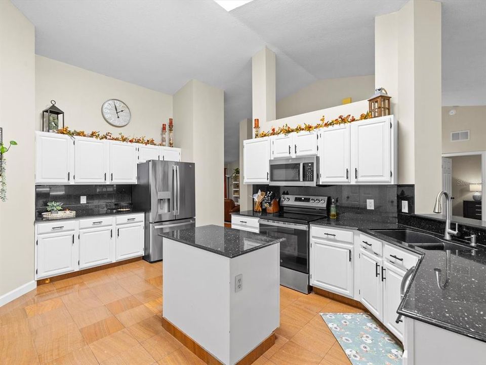 На продажу: $659,900 (4 спален, 3 ванн, 2380 Квадратных фут)