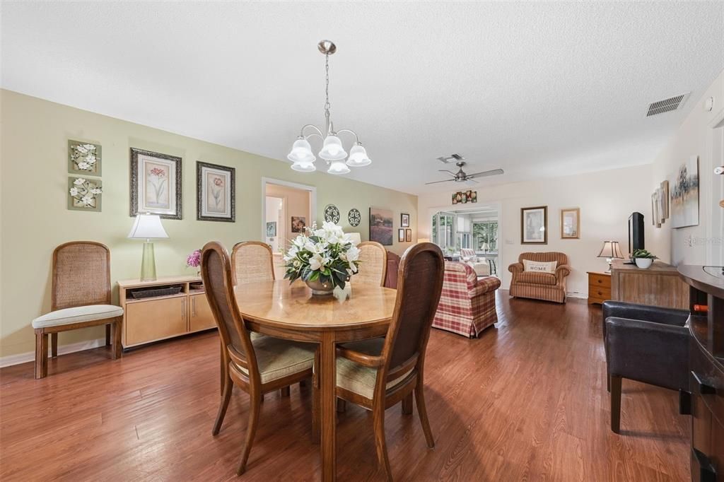 На продажу: $349,900 (3 спален, 2 ванн, 1240 Квадратных фут)