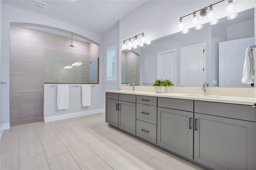 For Sale: $1,100,000 (4 beds, 3 baths, 2931 Square Feet)