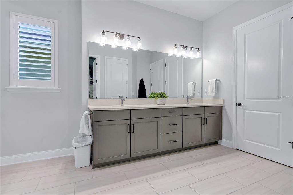 For Sale: $1,100,000 (4 beds, 3 baths, 2931 Square Feet)
