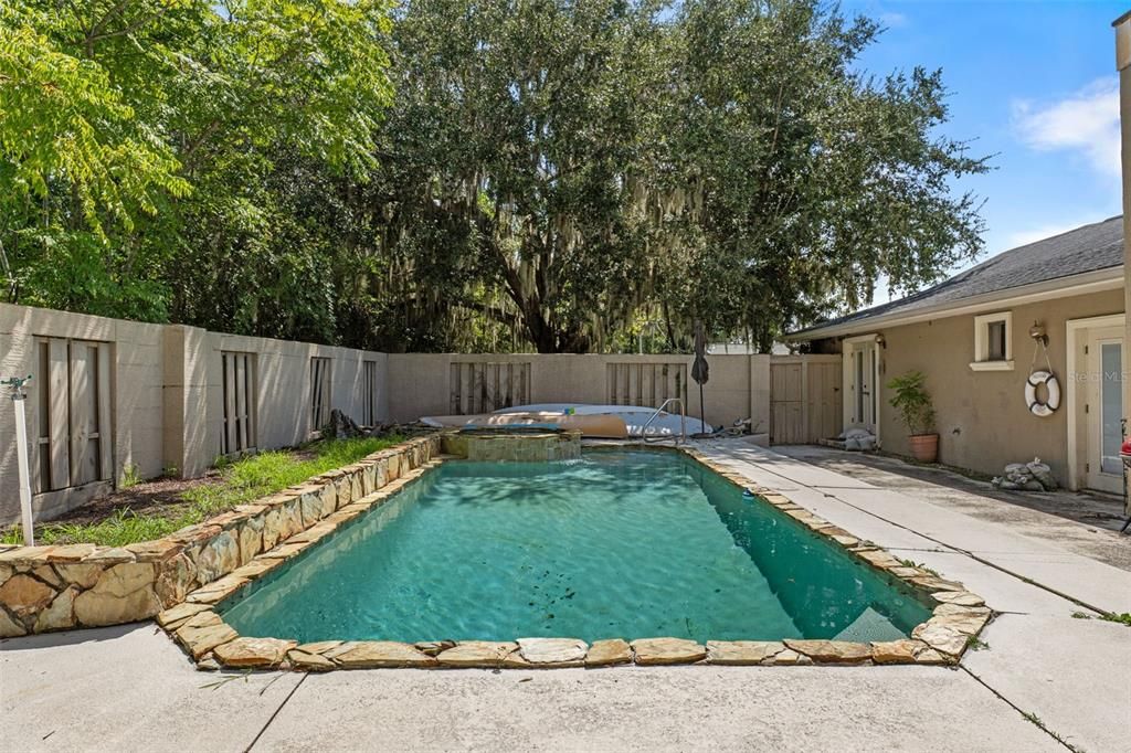 En Venta: $895,000 (3 camas, 2 baños, 1927 Pies cuadrados)