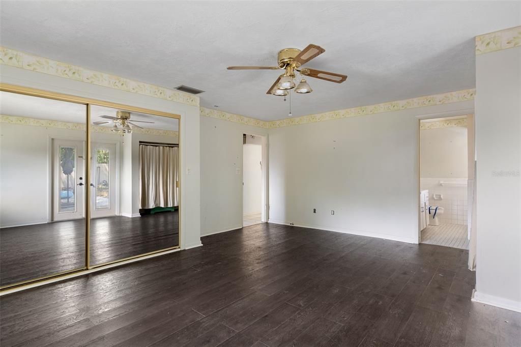 En Venta: $895,000 (3 camas, 2 baños, 1927 Pies cuadrados)
