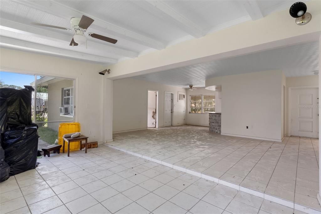 En Venta: $895,000 (3 camas, 2 baños, 1927 Pies cuadrados)
