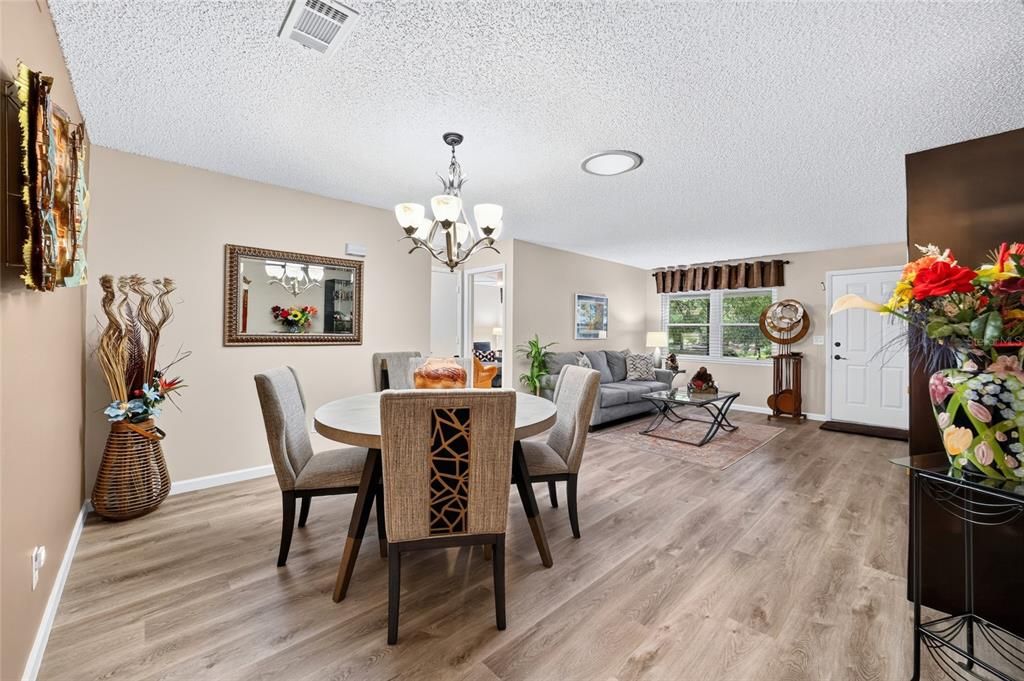 For Sale: $185,000 (2 beds, 2 baths, 1375 Square Feet)