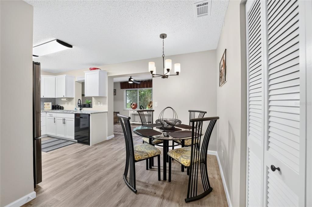For Sale: $185,000 (2 beds, 2 baths, 1375 Square Feet)