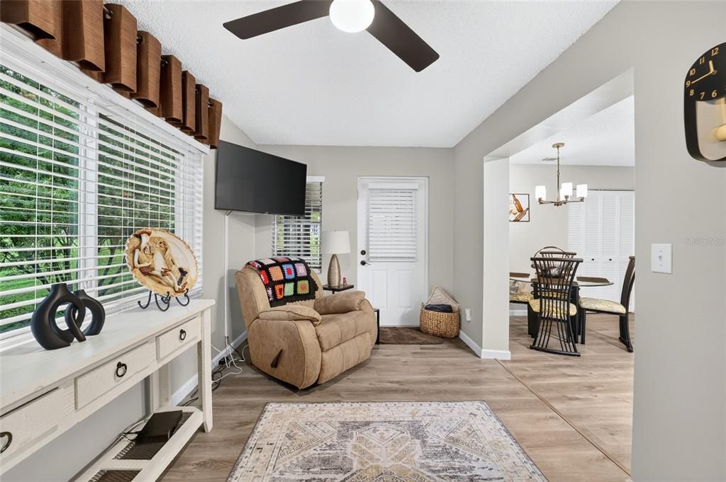 For Sale: $185,000 (2 beds, 2 baths, 1375 Square Feet)