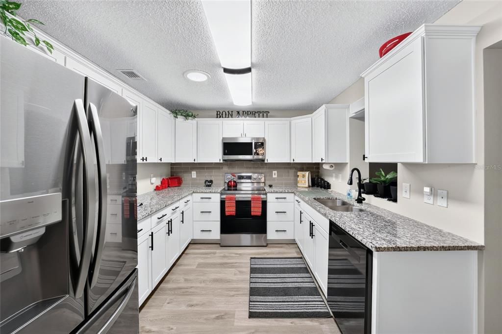 For Sale: $185,000 (2 beds, 2 baths, 1375 Square Feet)