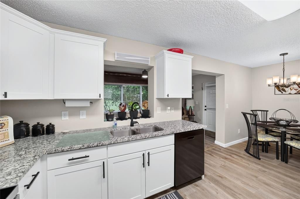For Sale: $185,000 (2 beds, 2 baths, 1375 Square Feet)