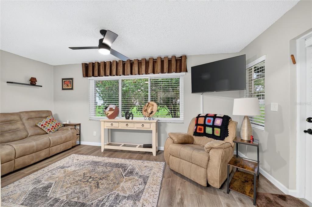 For Sale: $185,000 (2 beds, 2 baths, 1375 Square Feet)