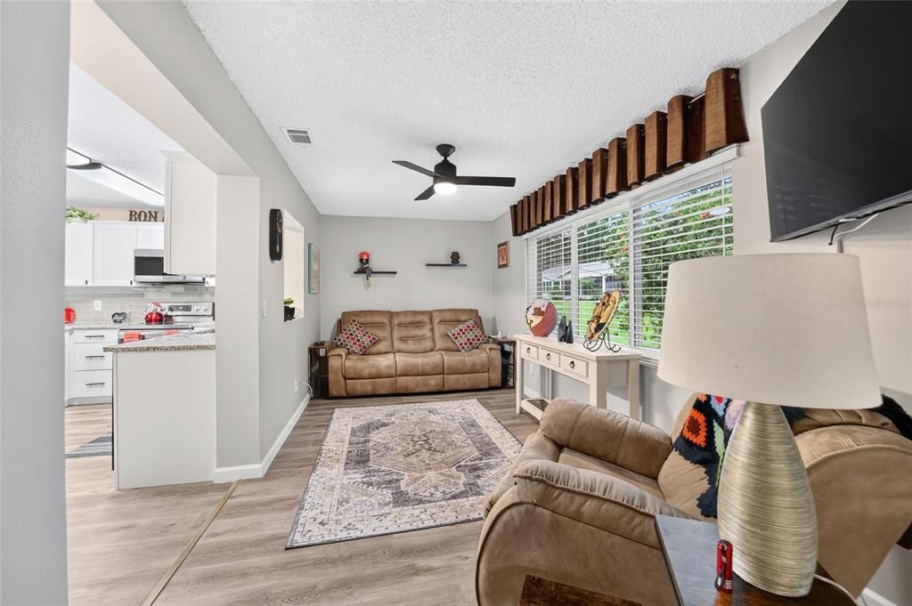 For Sale: $185,000 (2 beds, 2 baths, 1375 Square Feet)