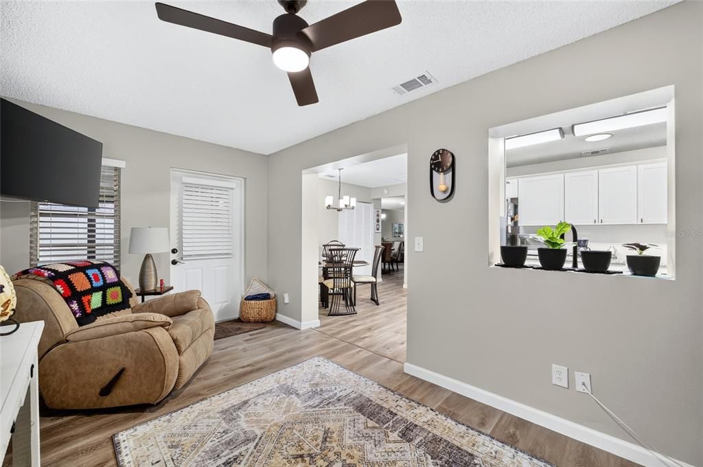 For Sale: $185,000 (2 beds, 2 baths, 1375 Square Feet)