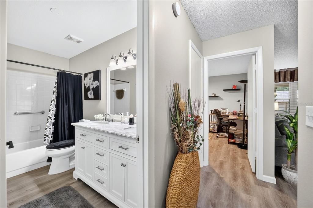 For Sale: $185,000 (2 beds, 2 baths, 1375 Square Feet)
