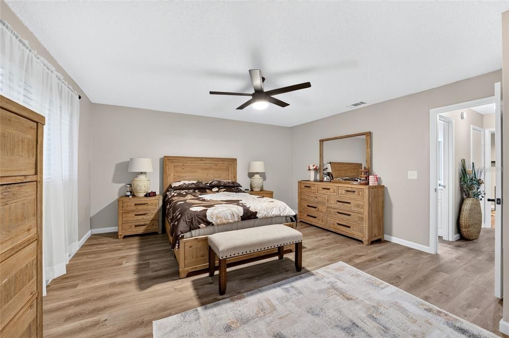 For Sale: $185,000 (2 beds, 2 baths, 1375 Square Feet)