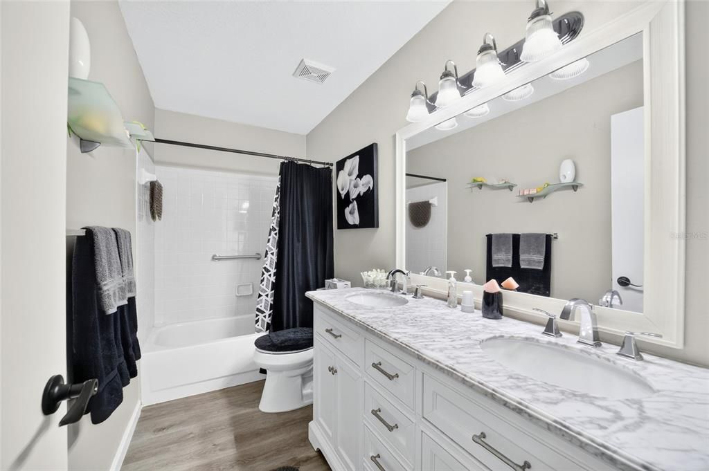 For Sale: $185,000 (2 beds, 2 baths, 1375 Square Feet)