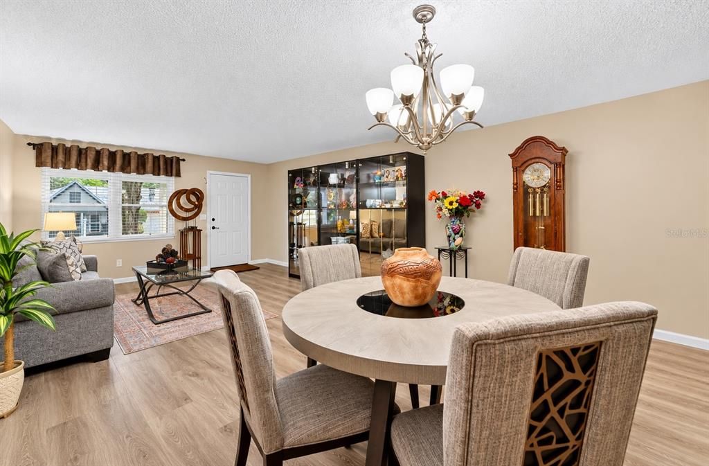 For Sale: $185,000 (2 beds, 2 baths, 1375 Square Feet)