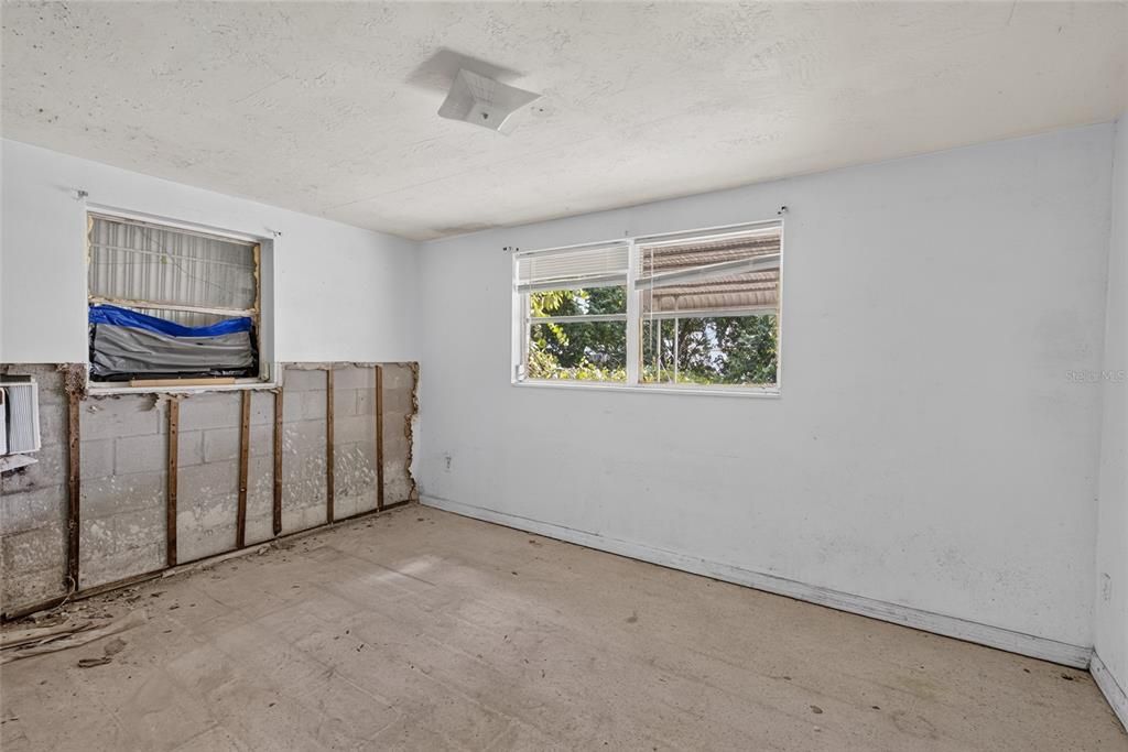 Activo con contrato: $97,000 (2 camas, 1 baños, 936 Pies cuadrados)