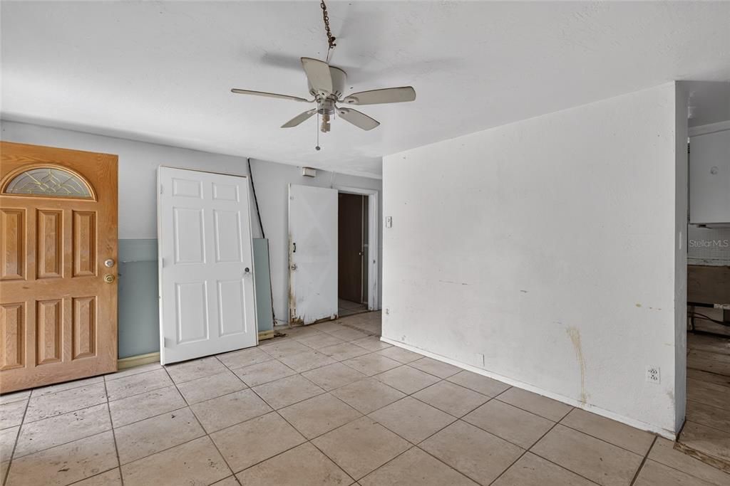 Activo con contrato: $97,000 (2 camas, 1 baños, 936 Pies cuadrados)