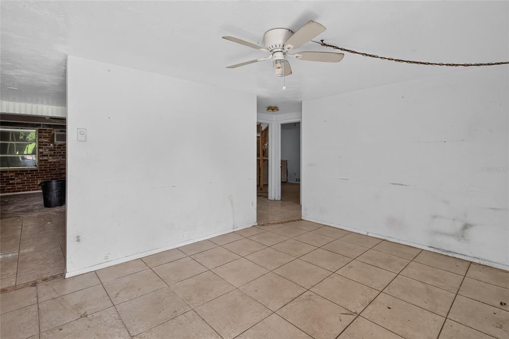 Activo con contrato: $97,000 (2 camas, 1 baños, 936 Pies cuadrados)