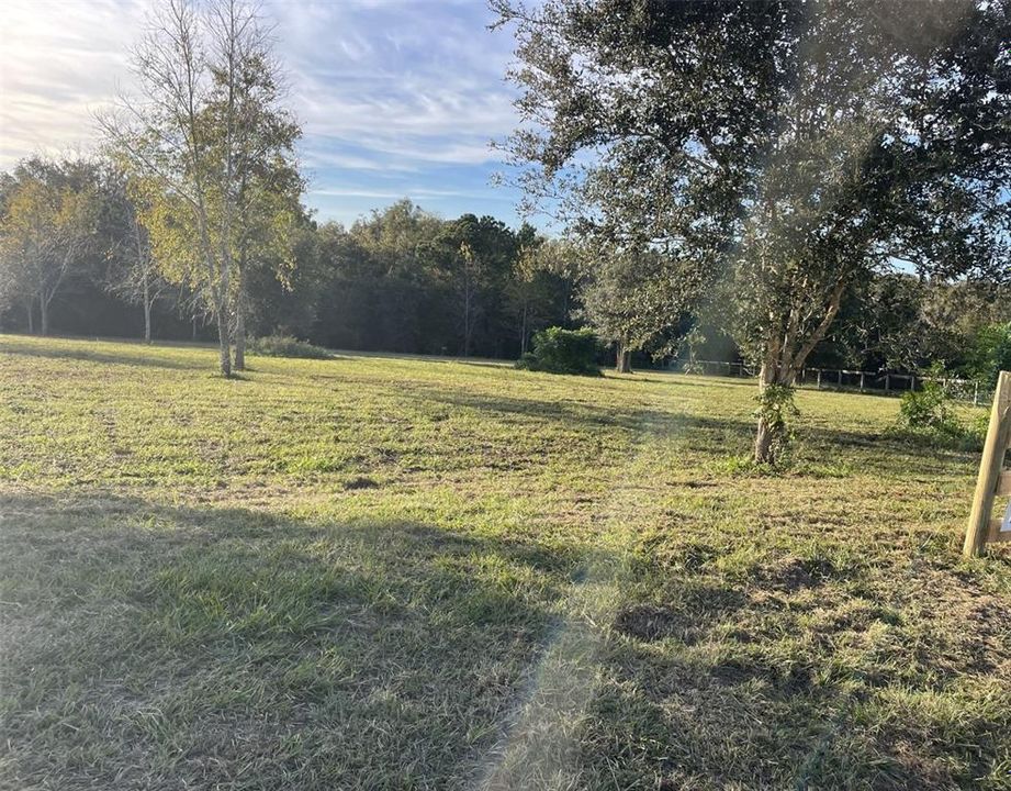 На продажу: $460,000 (10.90 acres)