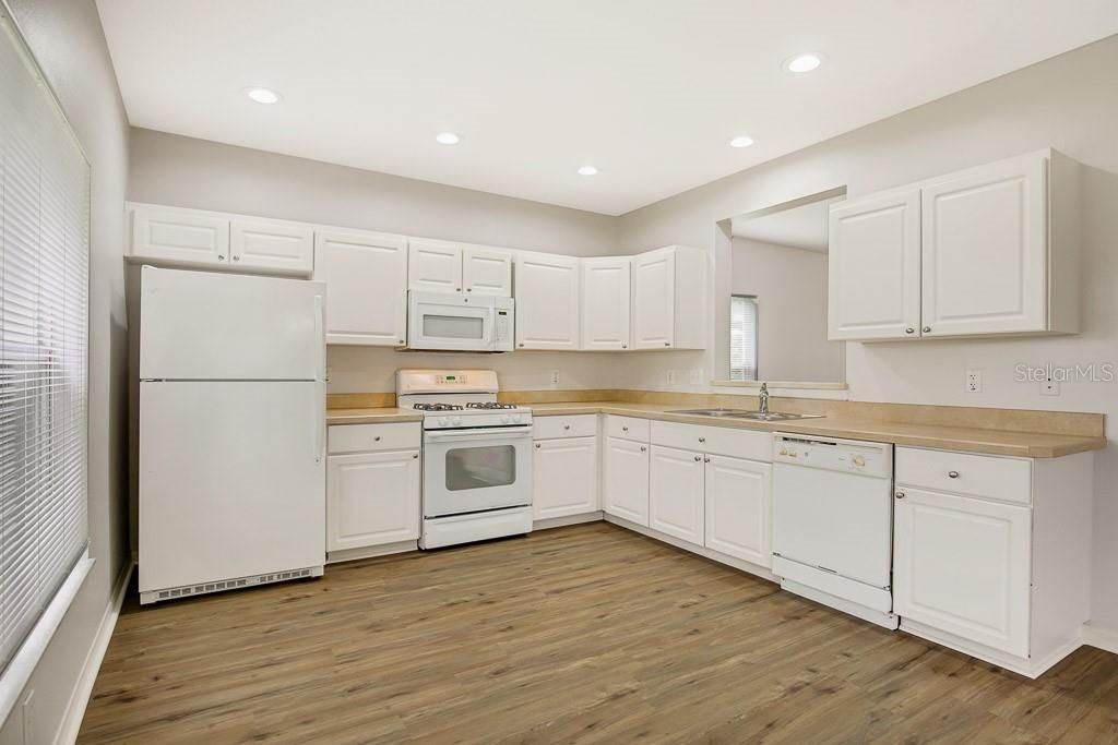 В аренду: $2,795 (4 спален, 2 ванн, 2220 Квадратных фут)