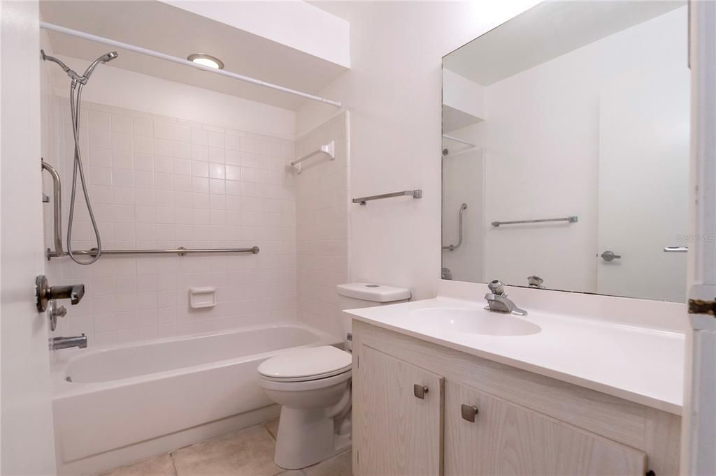 En Venta: $235,000 (2 camas, 2 baños, 1100 Pies cuadrados)
