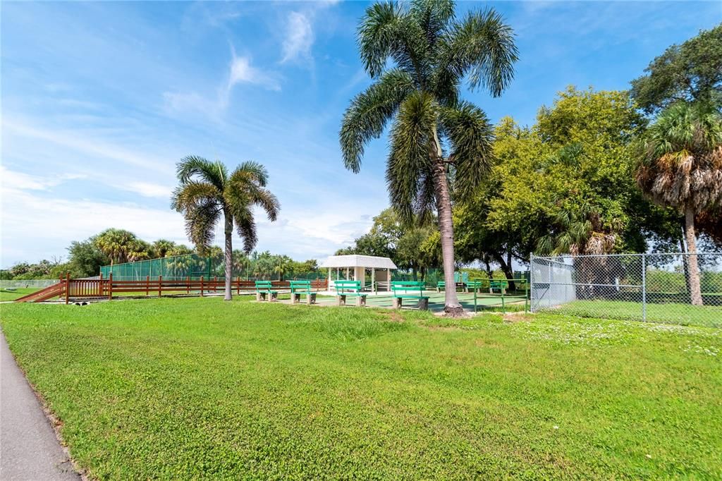 En Venta: $235,000 (2 camas, 2 baños, 1100 Pies cuadrados)