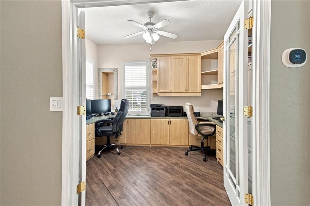 На продажу: $329,900 (2 спален, 2 ванн, 1652 Квадратных фут)