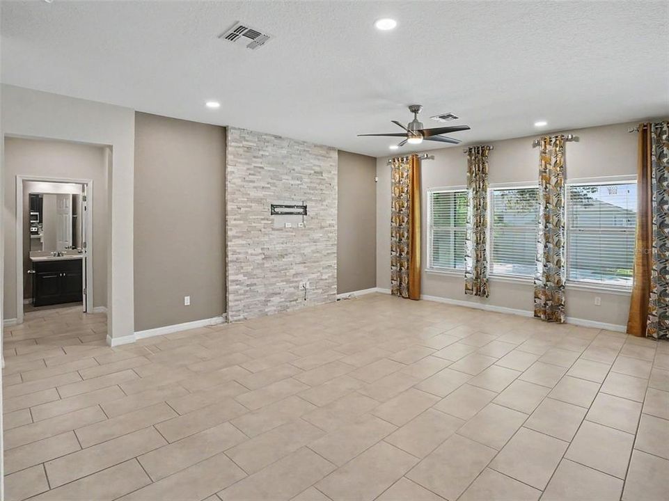 For Sale: $579,000 (4 beds, 4 baths, 3112 Square Feet)