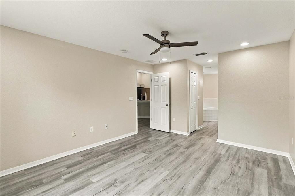 For Sale: $400,000 (3 beds, 2 baths, 1561 Square Feet)