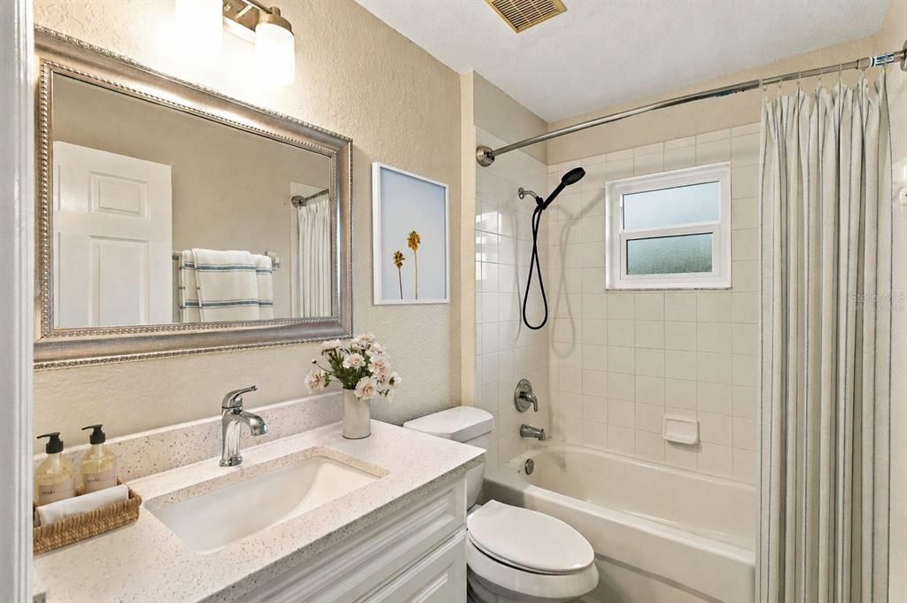 For Sale: $400,000 (3 beds, 2 baths, 1561 Square Feet)