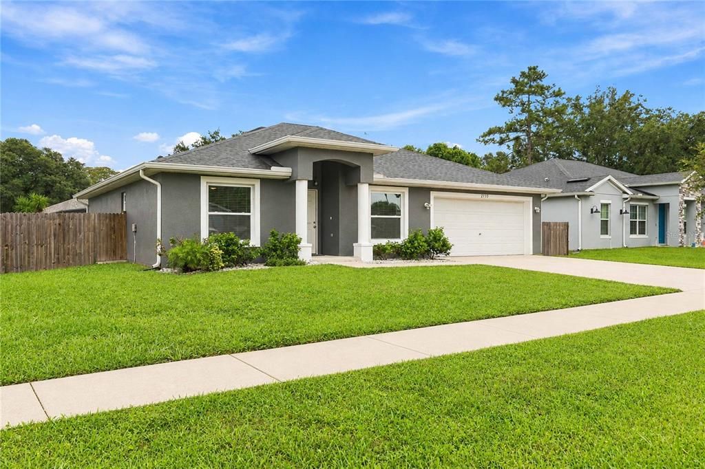 For Sale: $400,000 (3 beds, 2 baths, 1561 Square Feet)