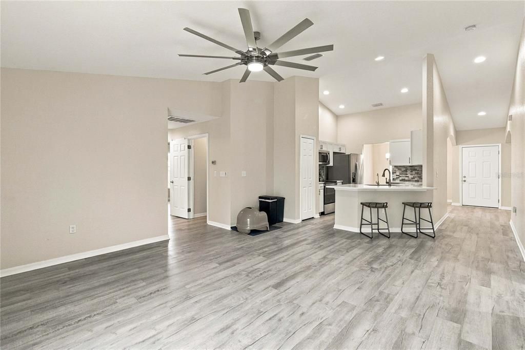 For Sale: $400,000 (3 beds, 2 baths, 1561 Square Feet)