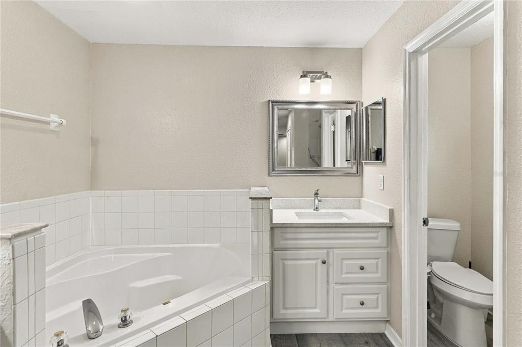 For Sale: $400,000 (3 beds, 2 baths, 1561 Square Feet)