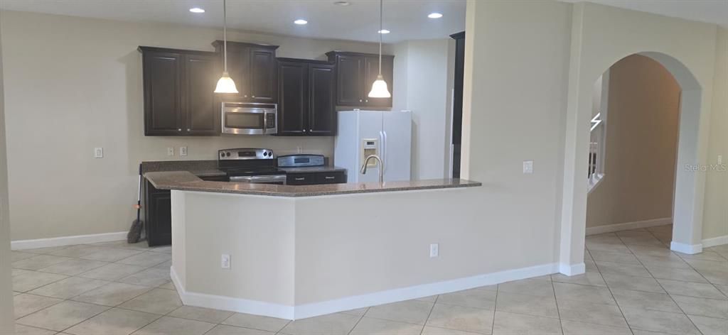For Rent: $3,900 (4 beds, 2 baths, 2820 Square Feet)