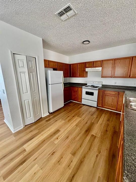 В аренду: $2,100 (4 спален, 3 ванн, 2806 Квадратных фут)