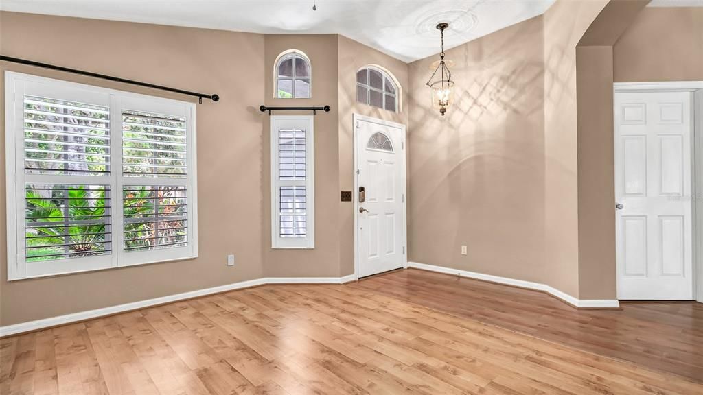 В аренду: $3,995 (3 спален, 2 ванн, 1732 Квадратных фут)