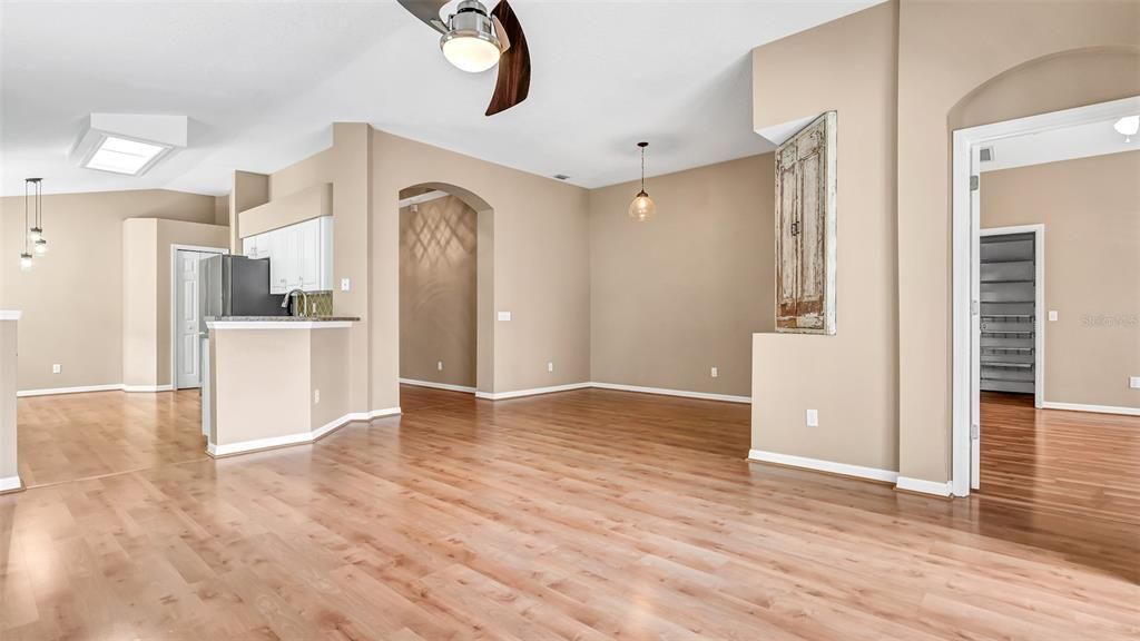 В аренду: $3,995 (3 спален, 2 ванн, 1732 Квадратных фут)