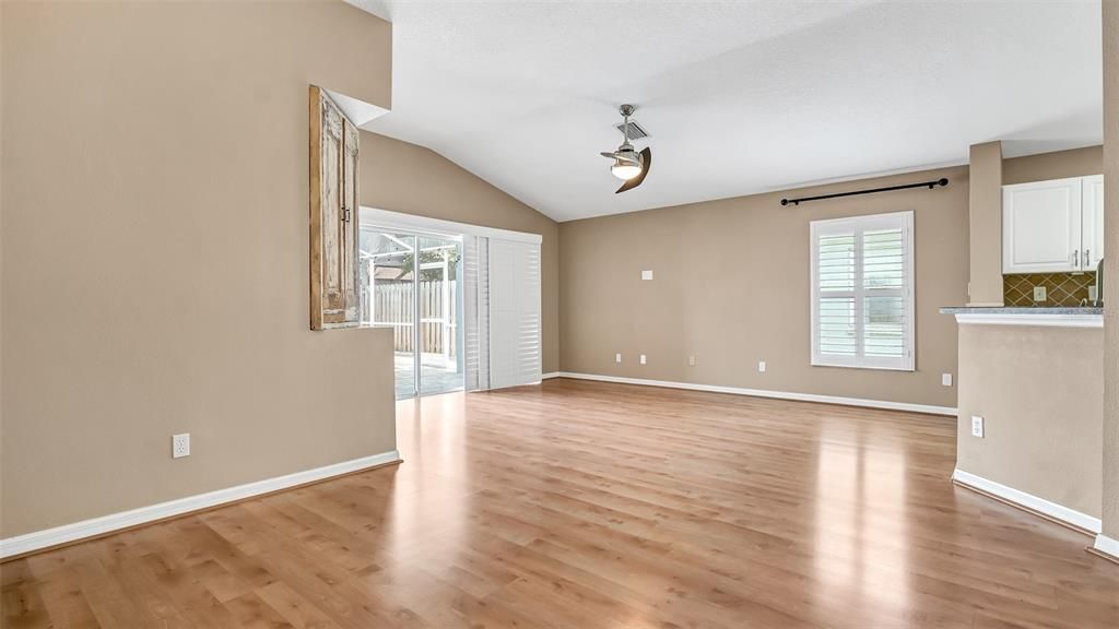 В аренду: $3,995 (3 спален, 2 ванн, 1732 Квадратных фут)
